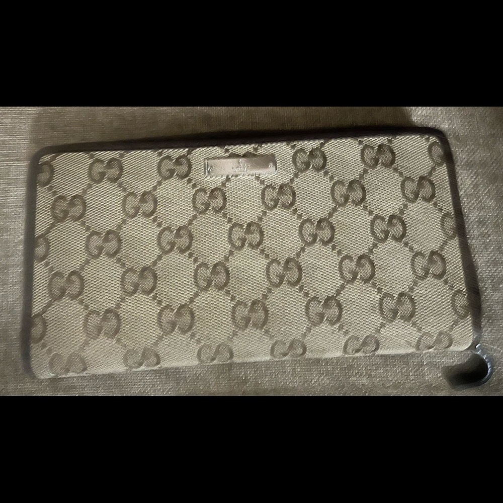 (Authentic) Gucci Monogram Wallet - Picture 6 of 6